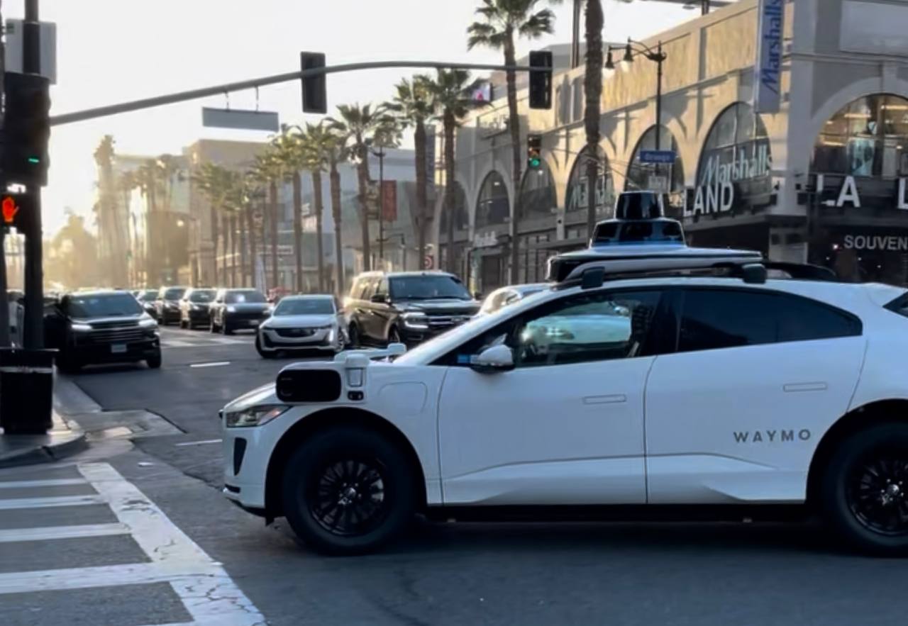 웨이모, AI, 무인택시, AI변호사